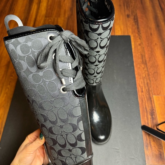 COACH RAIN BOOTS
Women size 10, in great condition. - Picture 4 of 4